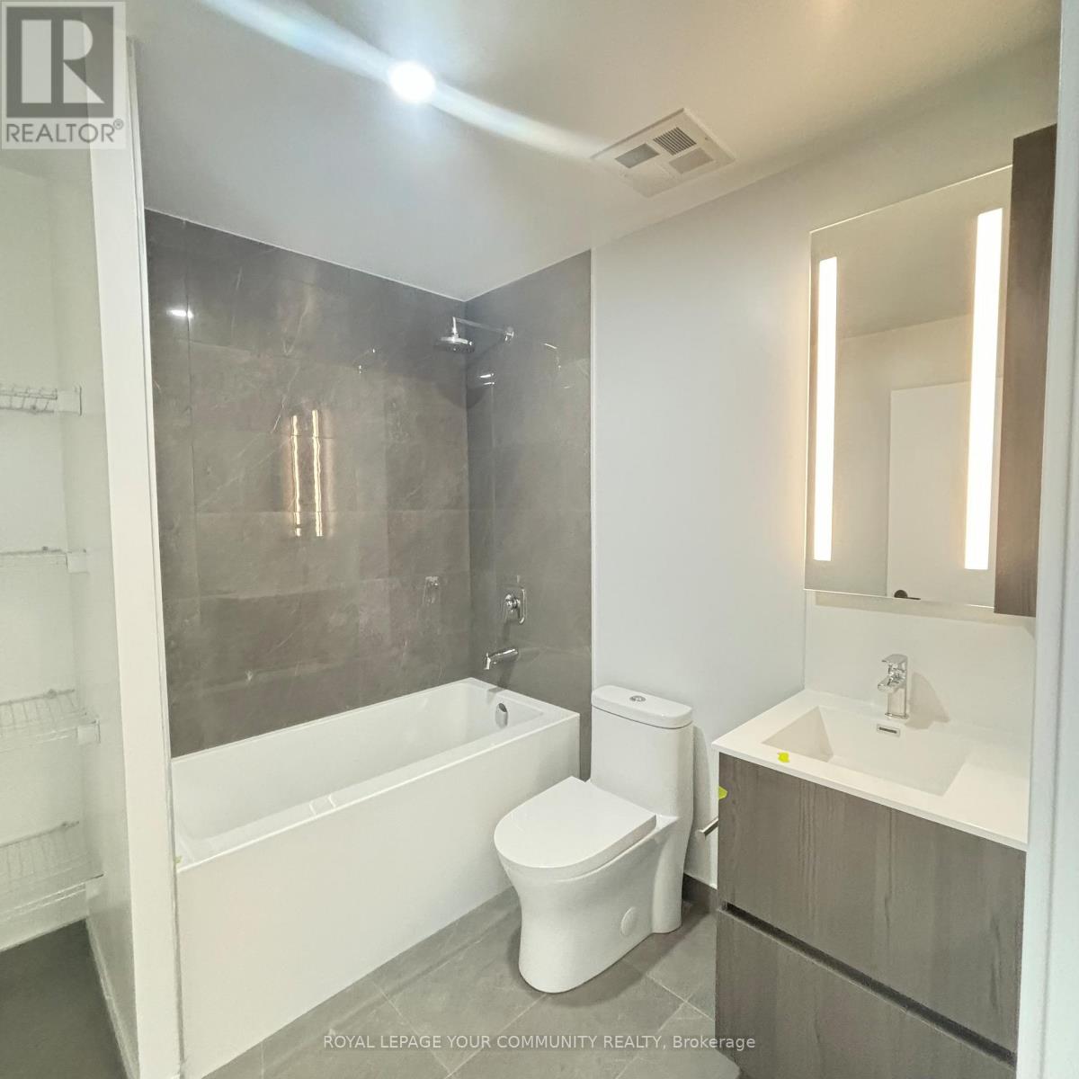 611 - 220 Missinnihe Way, Mississauga, Ontario  L5H 1G5 - Photo 5 - W12500556