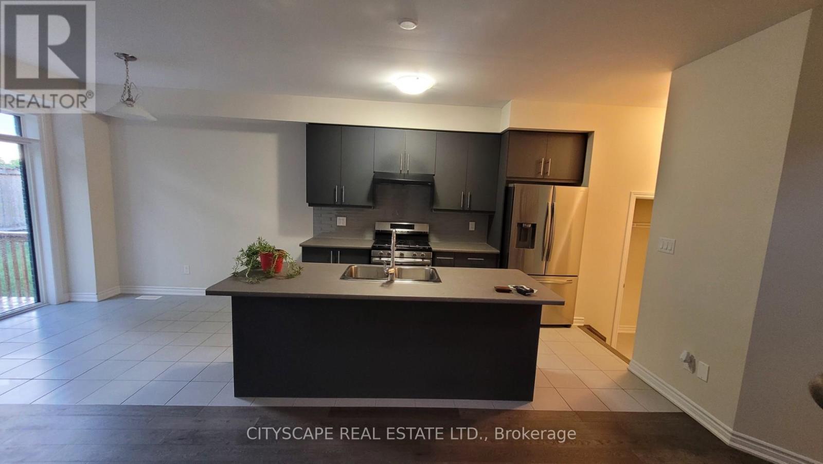 29 Sundin Drive, Haldimand, Ontario  N3W 0H1 - Photo 5 - X12500558