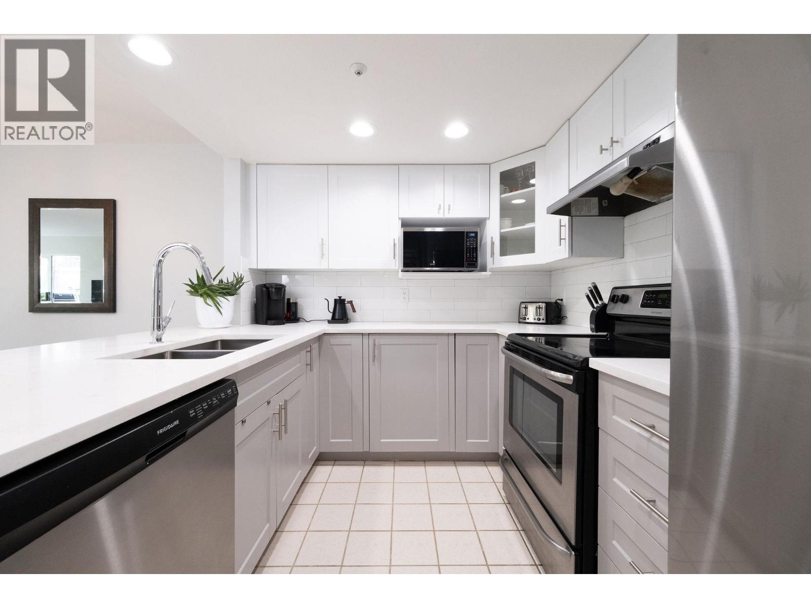 305 789 W 16 Avenue, Vancouver, British Columbia  V5Z 1S8 - Photo 10 - R3054040