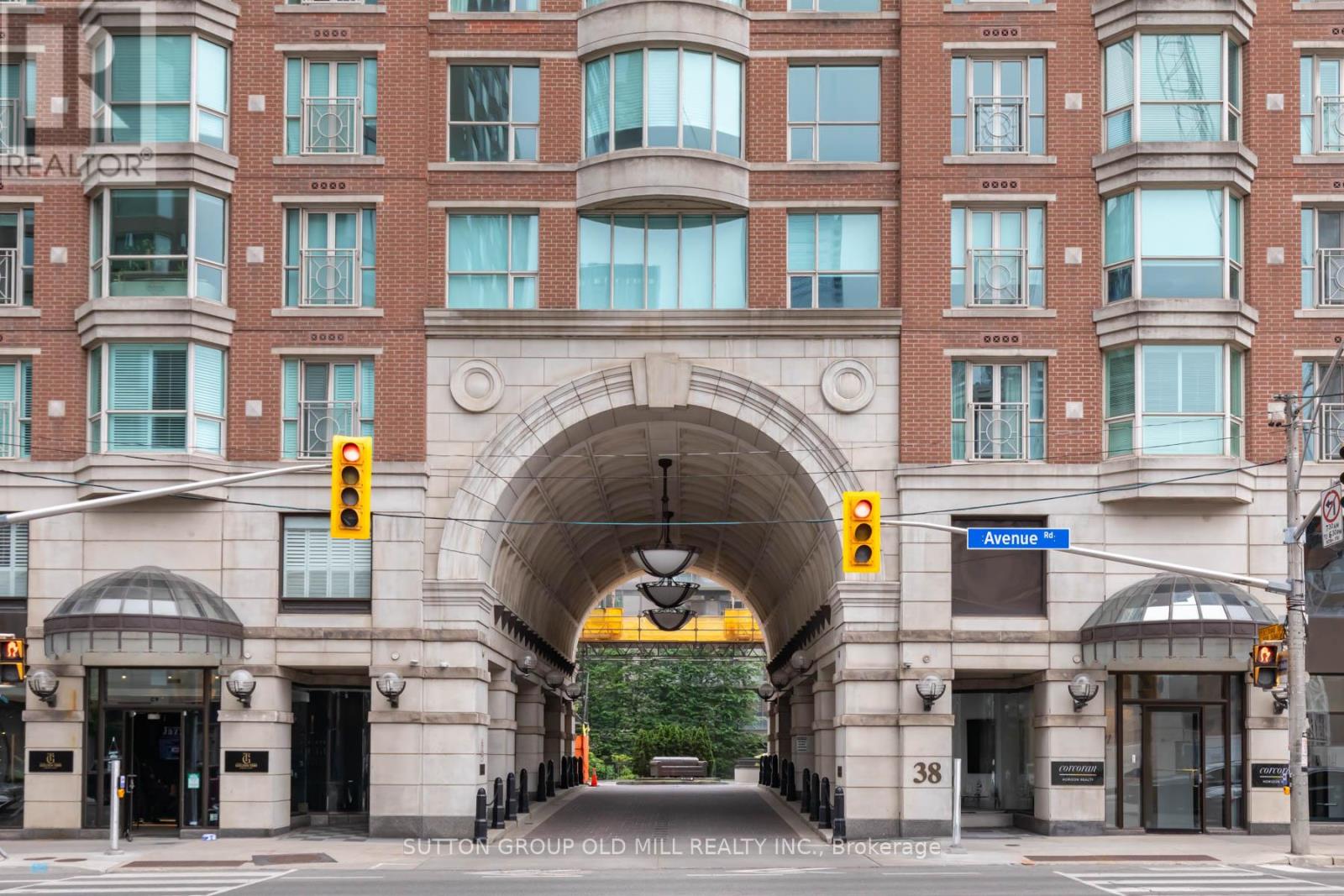 700 - 38 AVENUE ROAD, Toronto, Ontario