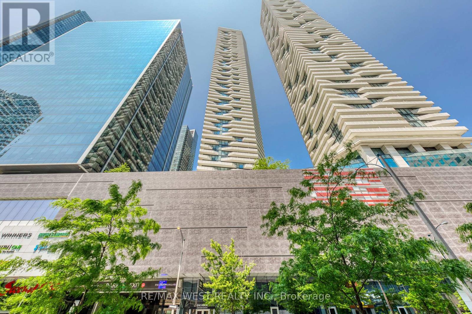 2004 - 100 HARBOUR STREET, Toronto, Ontario