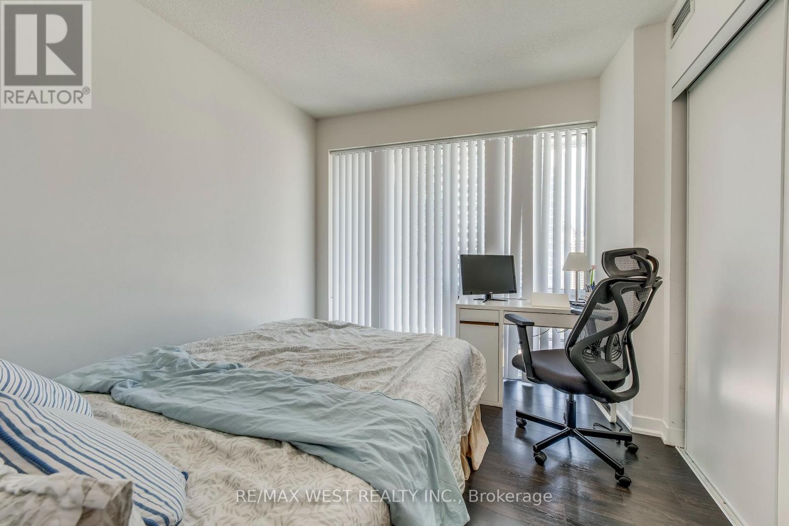 2004 - 100 Harbour Street, Toronto, Ontario  M5J 0B5 - Photo 16 - C12500622