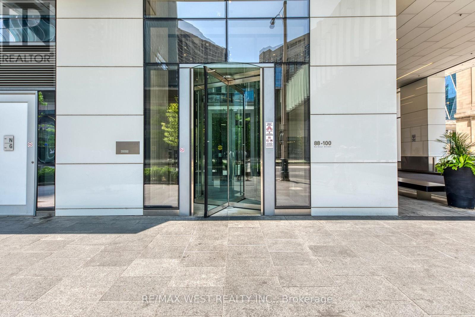 2004 - 100 Harbour Street, Toronto, Ontario  M5J 0B5 - Photo 2 - C12500622