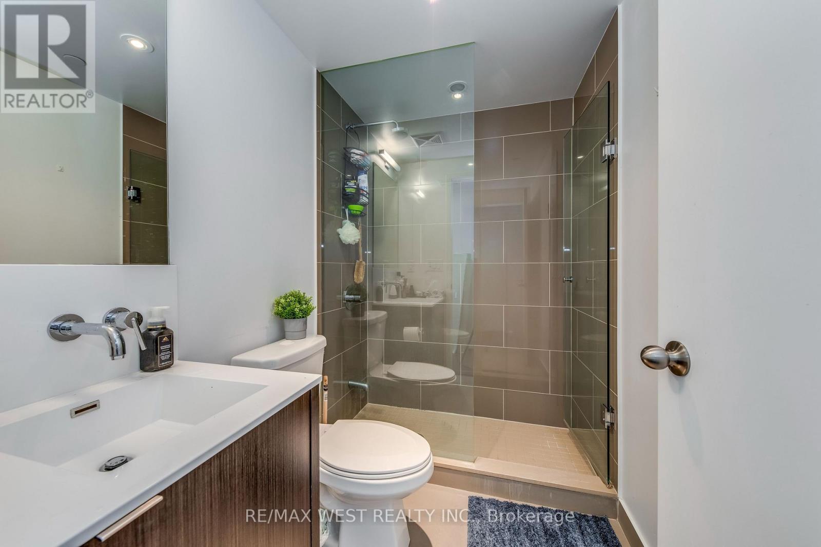 2004 - 100 Harbour Street, Toronto, Ontario  M5J 0B5 - Photo 21 - C12500622