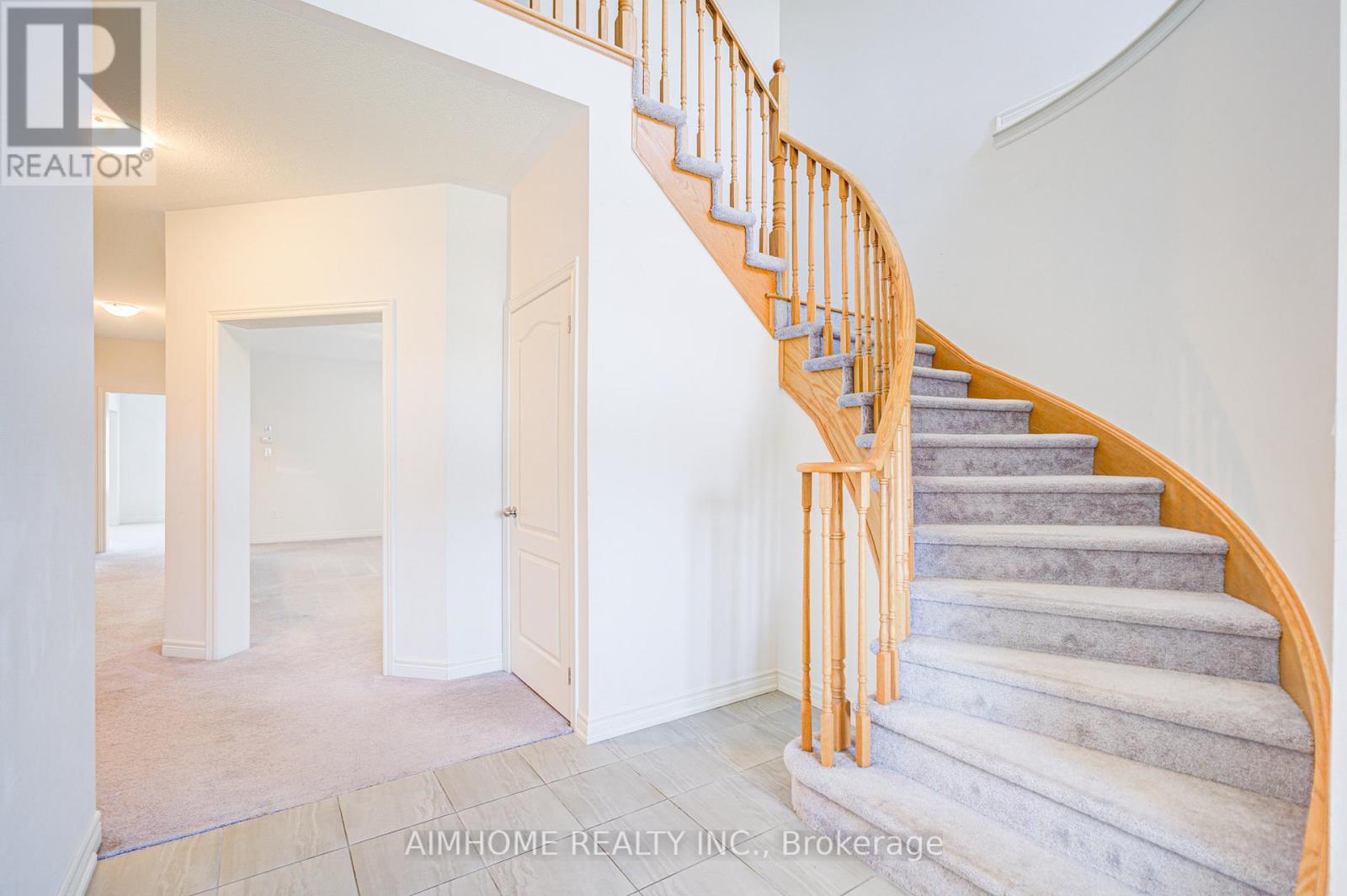 1161 Nugent Court, Oshawa, Ontario  L1K 0Y4 - Photo 4 - E12500598