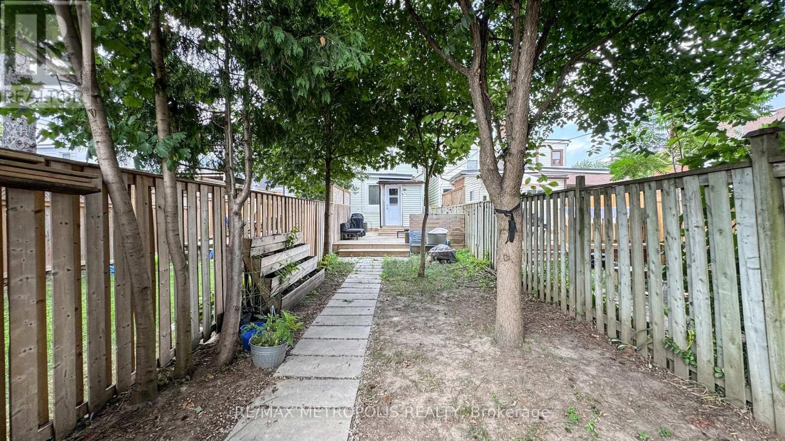 179 Coleman Avenue, Toronto, Ontario  M4C 1P9 - Photo 13 - E12500648