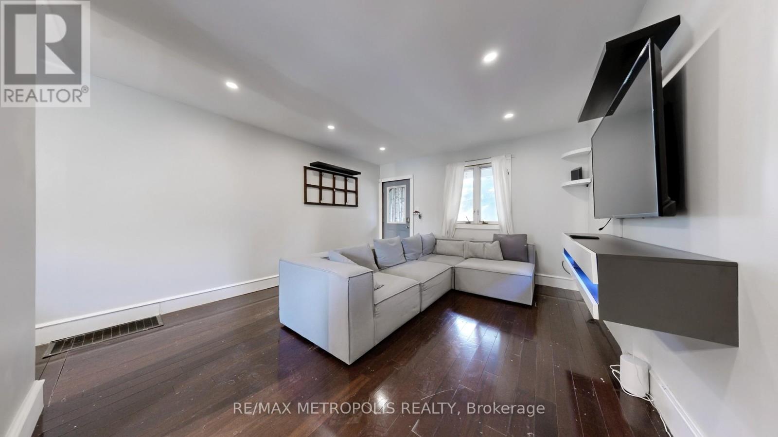 179 Coleman Avenue, Toronto, Ontario  M4C 1P9 - Photo 4 - E12500648