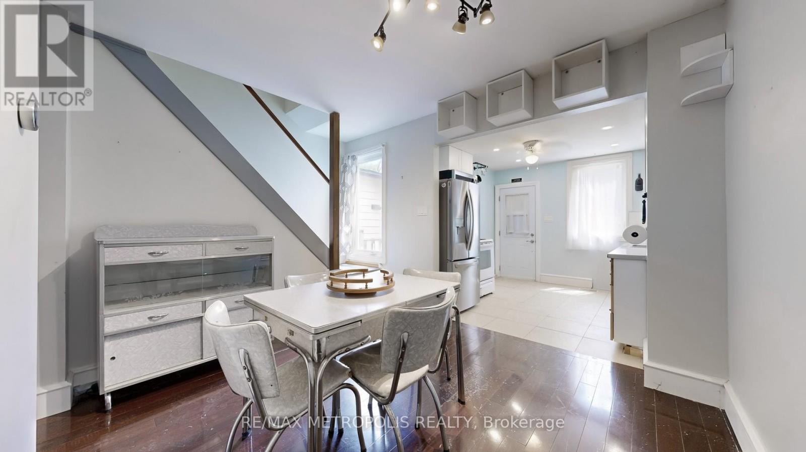 179 Coleman Avenue, Toronto, Ontario  M4C 1P9 - Photo 5 - E12500648