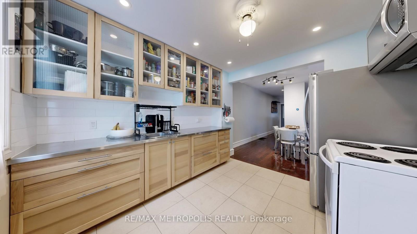 179 Coleman Avenue, Toronto, Ontario  M4C 1P9 - Photo 6 - E12500648