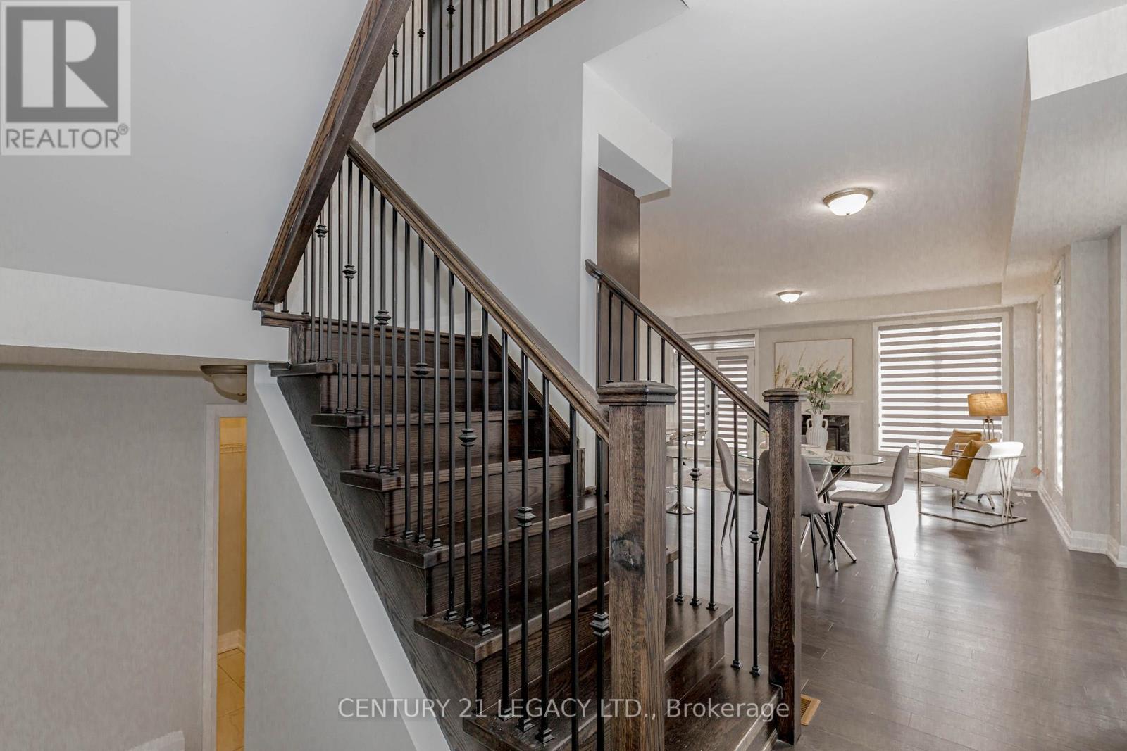 73 Brushwood Drive, Brampton, Ontario  L6Y 6J4 - Photo 5 - W12498524