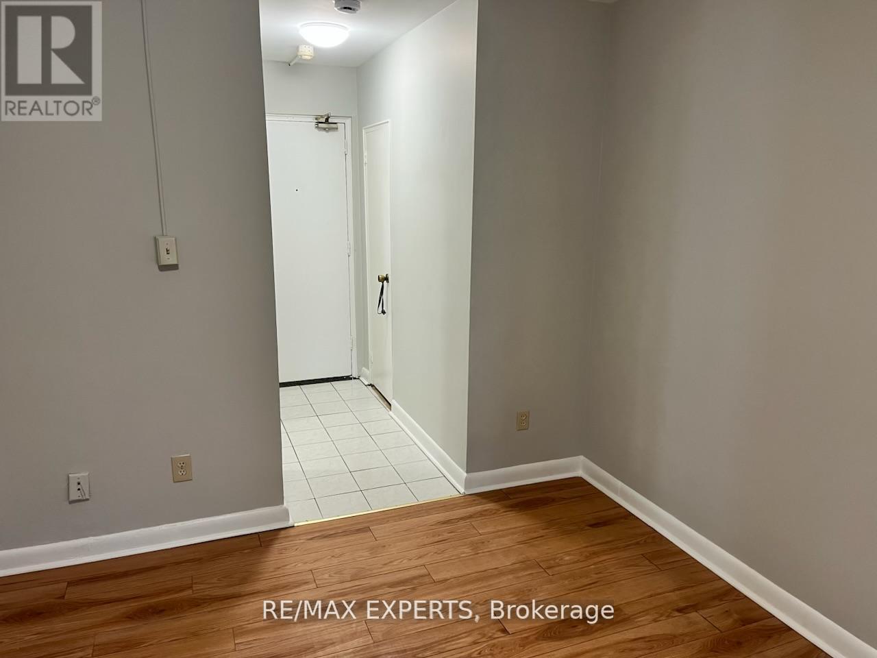 102 - 3261a Lake Shore Boulevard W, Toronto, Ontario  M8V 1M2 - Photo 4 - W12500590