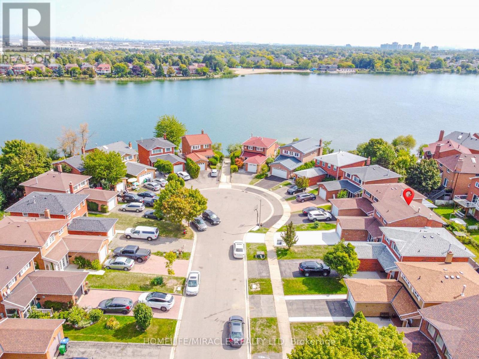 30 Peaceful Place, Brampton, Ontario  L6S 4E6 - Photo 2 - W12500592