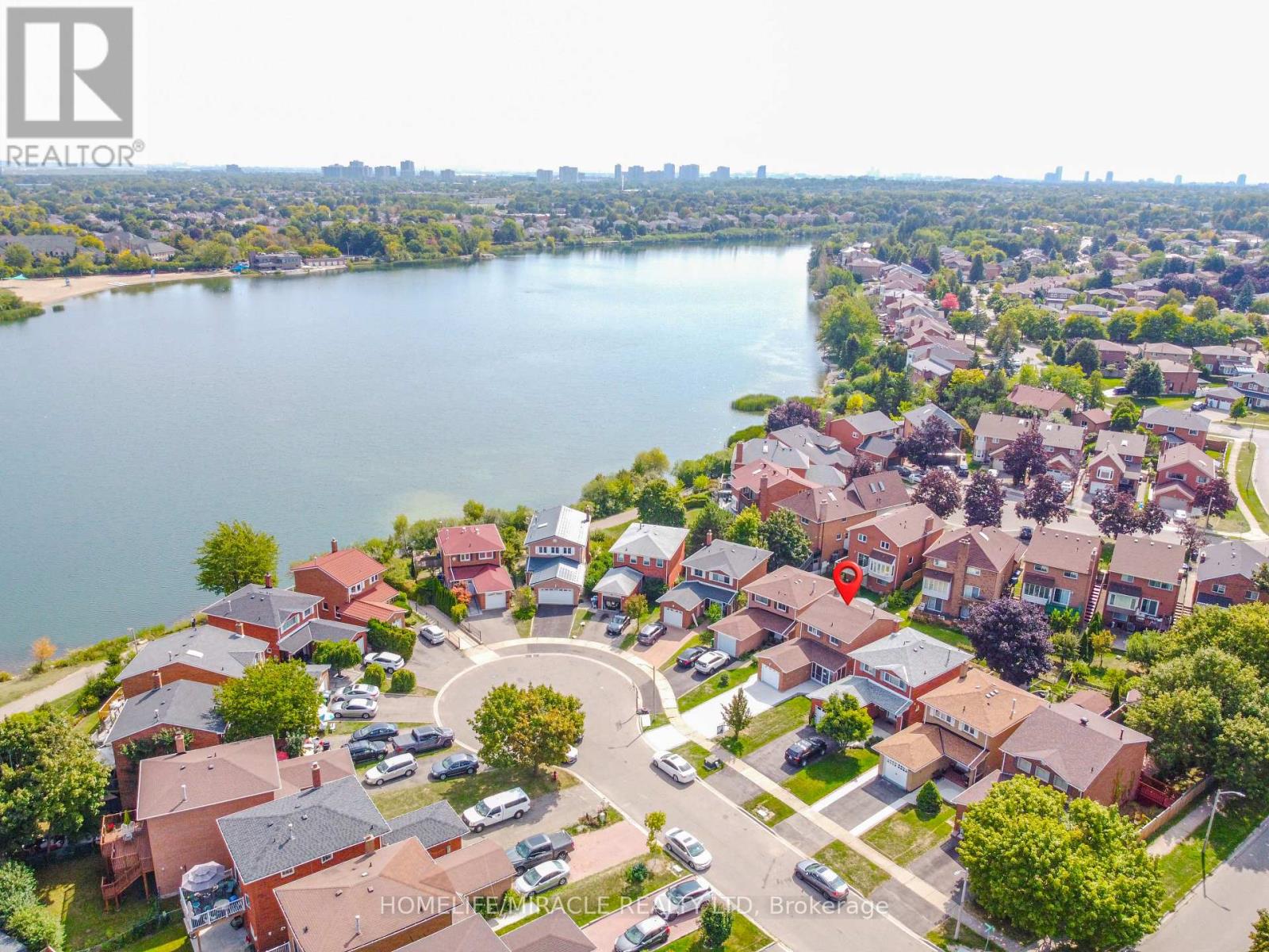 30 Peaceful Place, Brampton, Ontario  L6S 4E6 - Photo 3 - W12500592