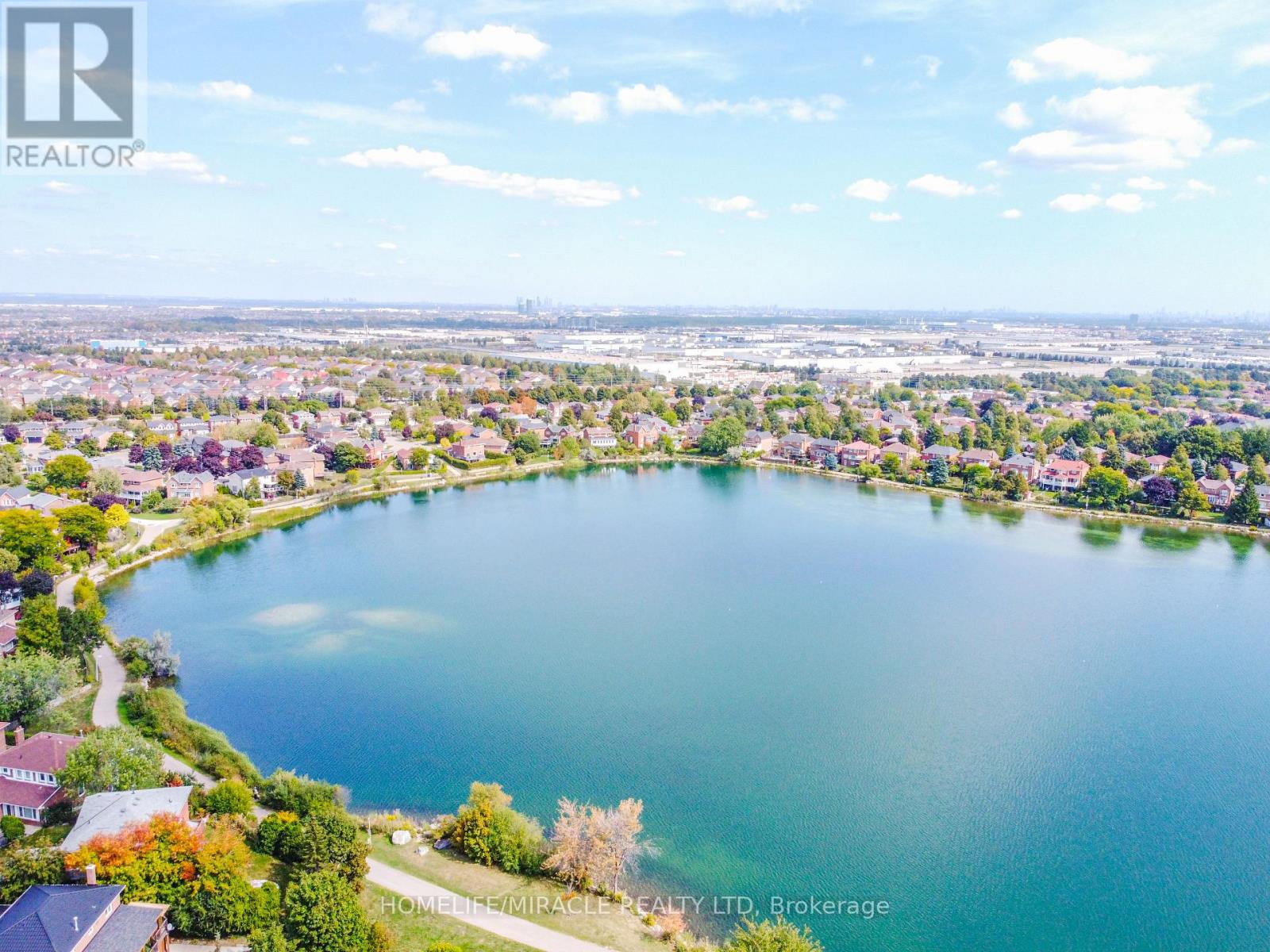 30 Peaceful Place, Brampton, Ontario  L6S 4E6 - Photo 4 - W12500592