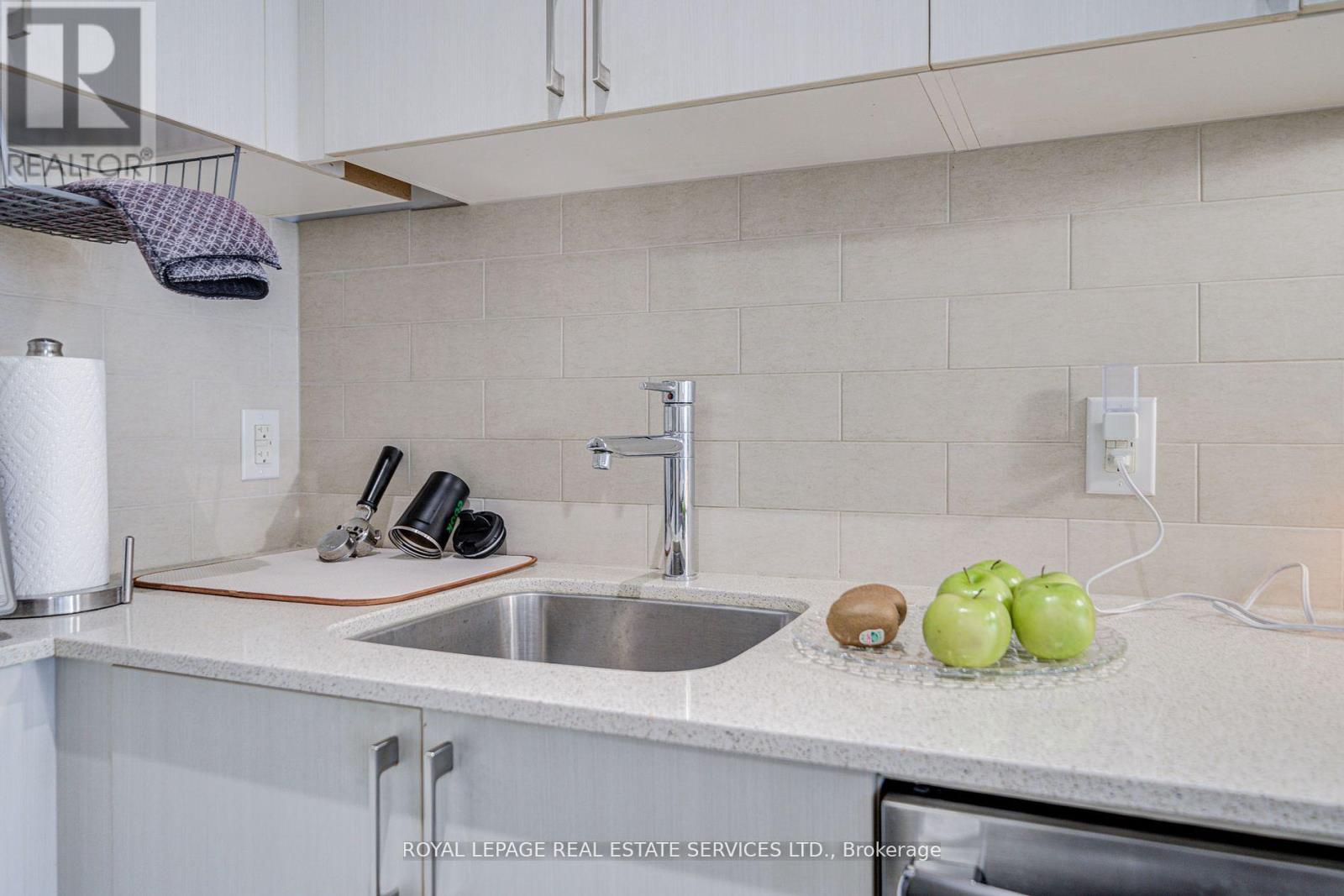 1008 - 2560 Eglinton Avenue W, Mississauga, Ontario  L5M 0Y3 - Photo 10 - W12500632