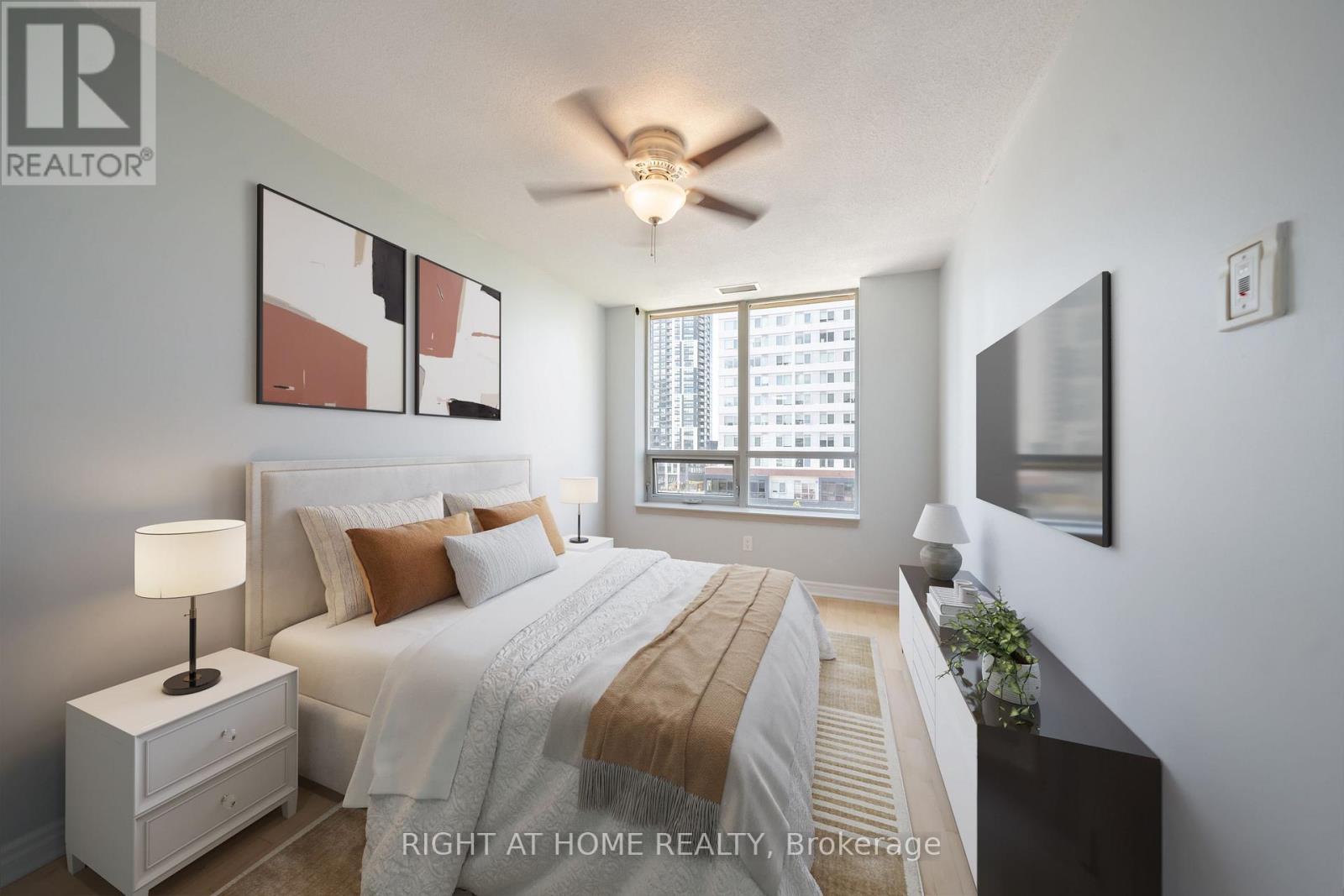 703 - 4080 Living Arts Drive, Mississauga, Ontario  L5B 4N3 - Photo 3 - W12455540