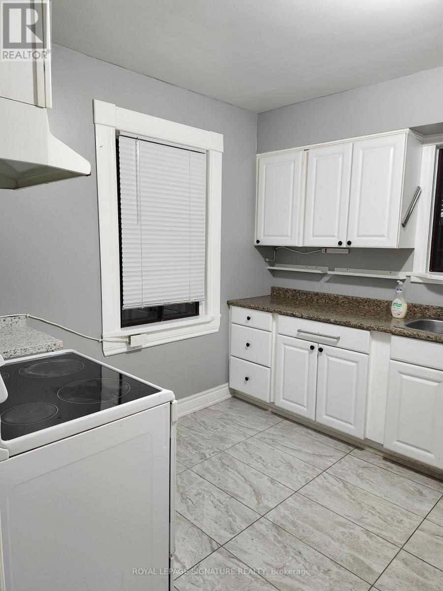 26 Trueman Street, Brampton, Ontario L6W 3B3 - Photo 4 - W12494028