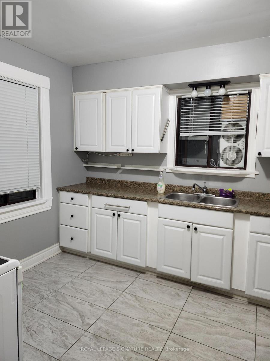 26 Trueman Street, Brampton, Ontario L6W 3B3 - Photo 6 - W12494028