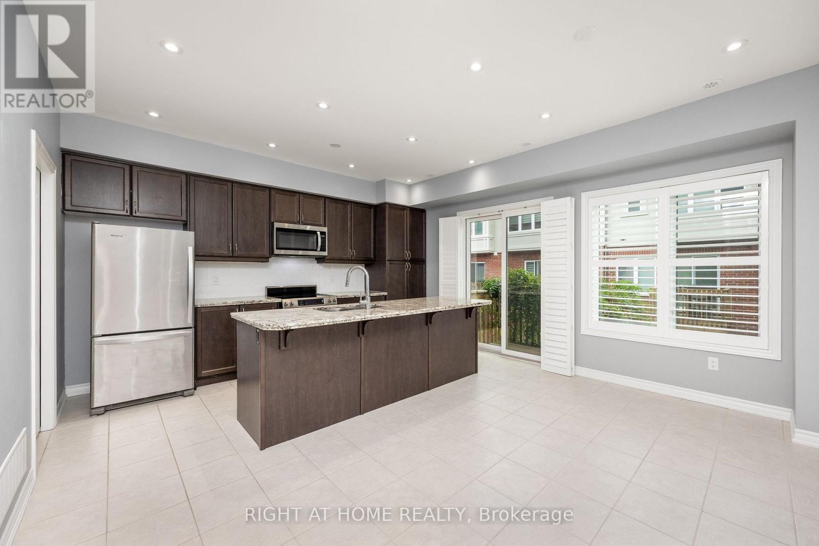 91 Borers Creek Circle, Hamilton, Ontario  L8B 1W3 - Photo 11 - X12500630