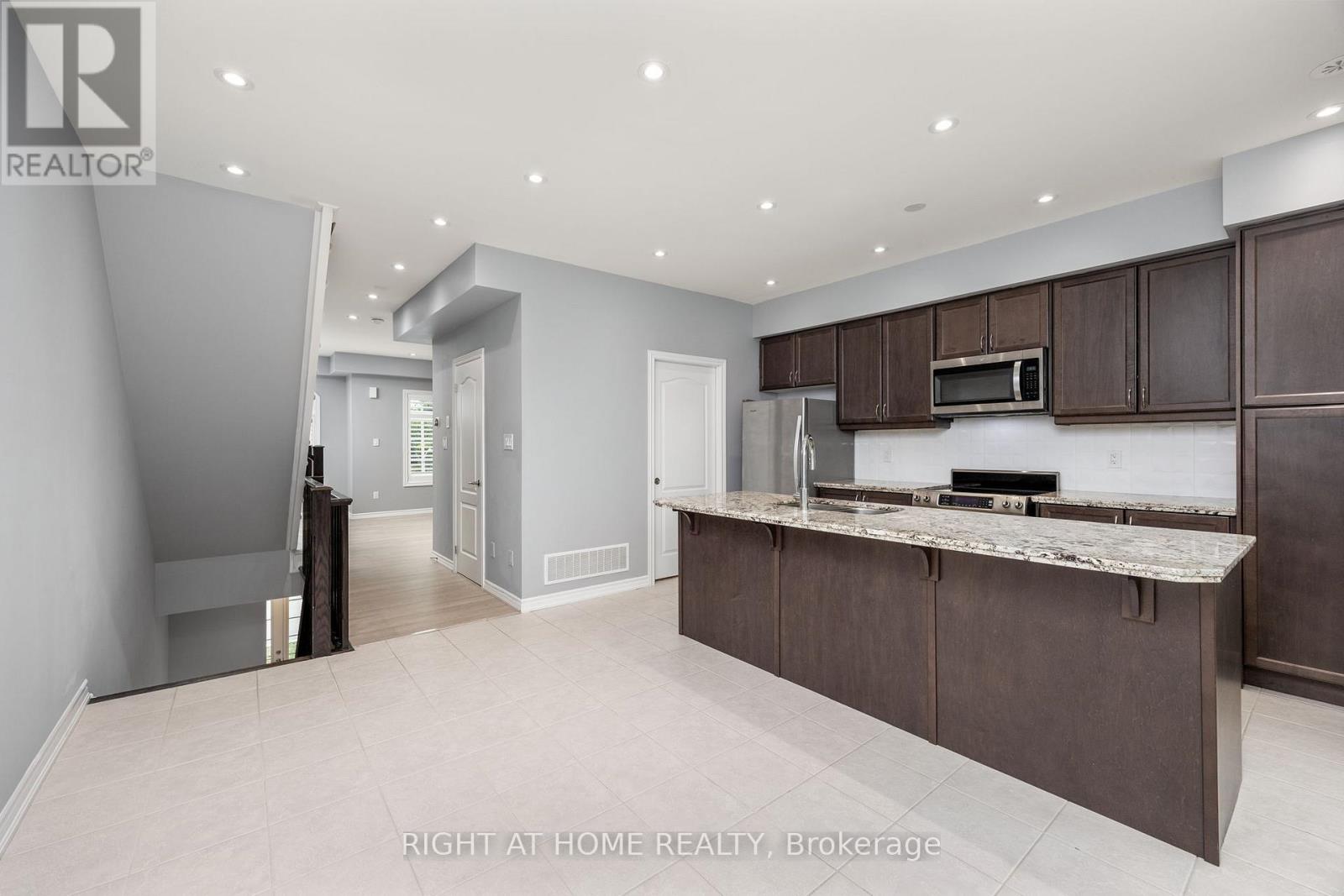 91 Borers Creek Circle, Hamilton, Ontario  L8B 1W3 - Photo 13 - X12500630