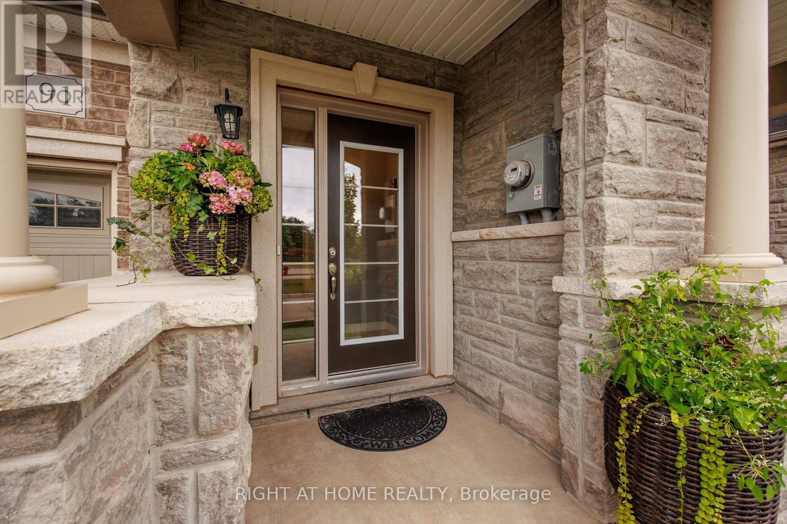 91 Borers Creek Circle, Hamilton, Ontario  L8B 1W3 - Photo 3 - X12500630