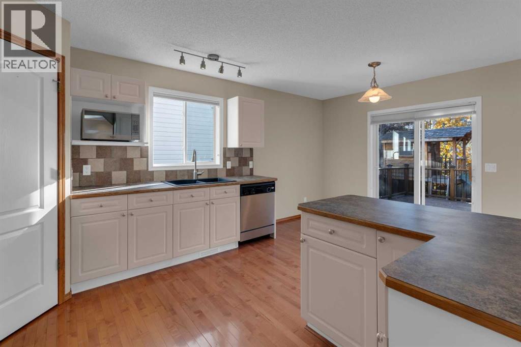 202 Citadel Circle Nw, Calgary, Alberta  T3G 4H7 - Photo 9 - A2266995