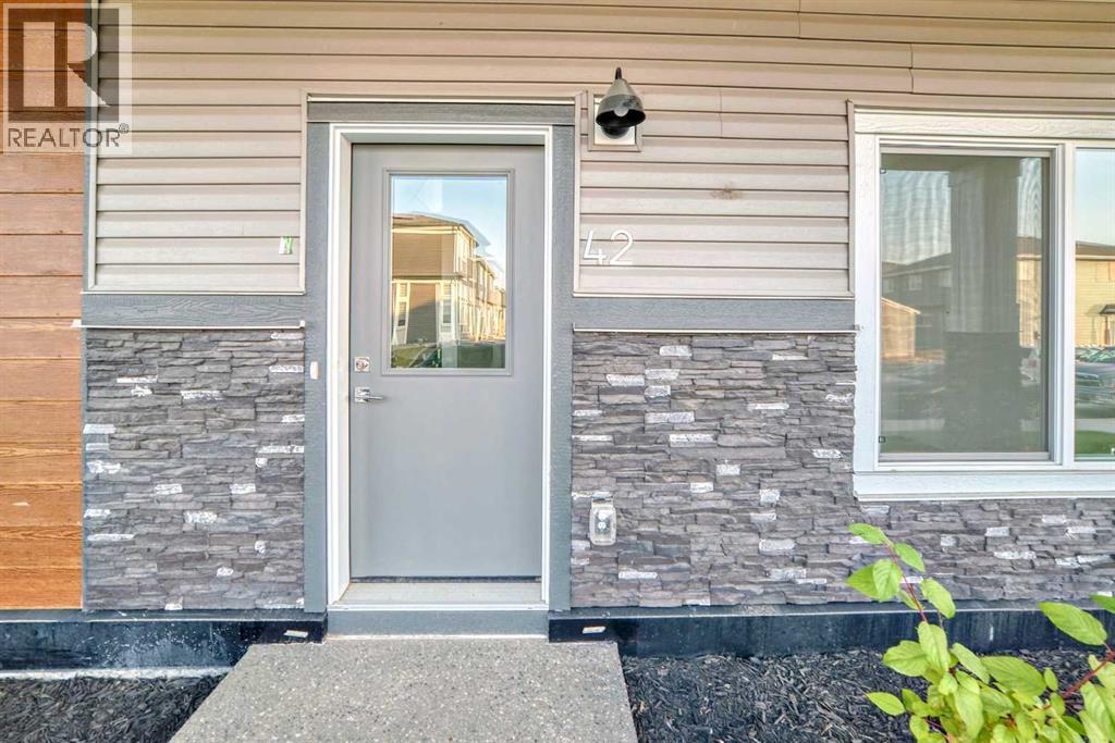 42 Corner Glen Manor Ne, Calgary, Alberta  T3N 1B9 - Photo 2 - A2254462