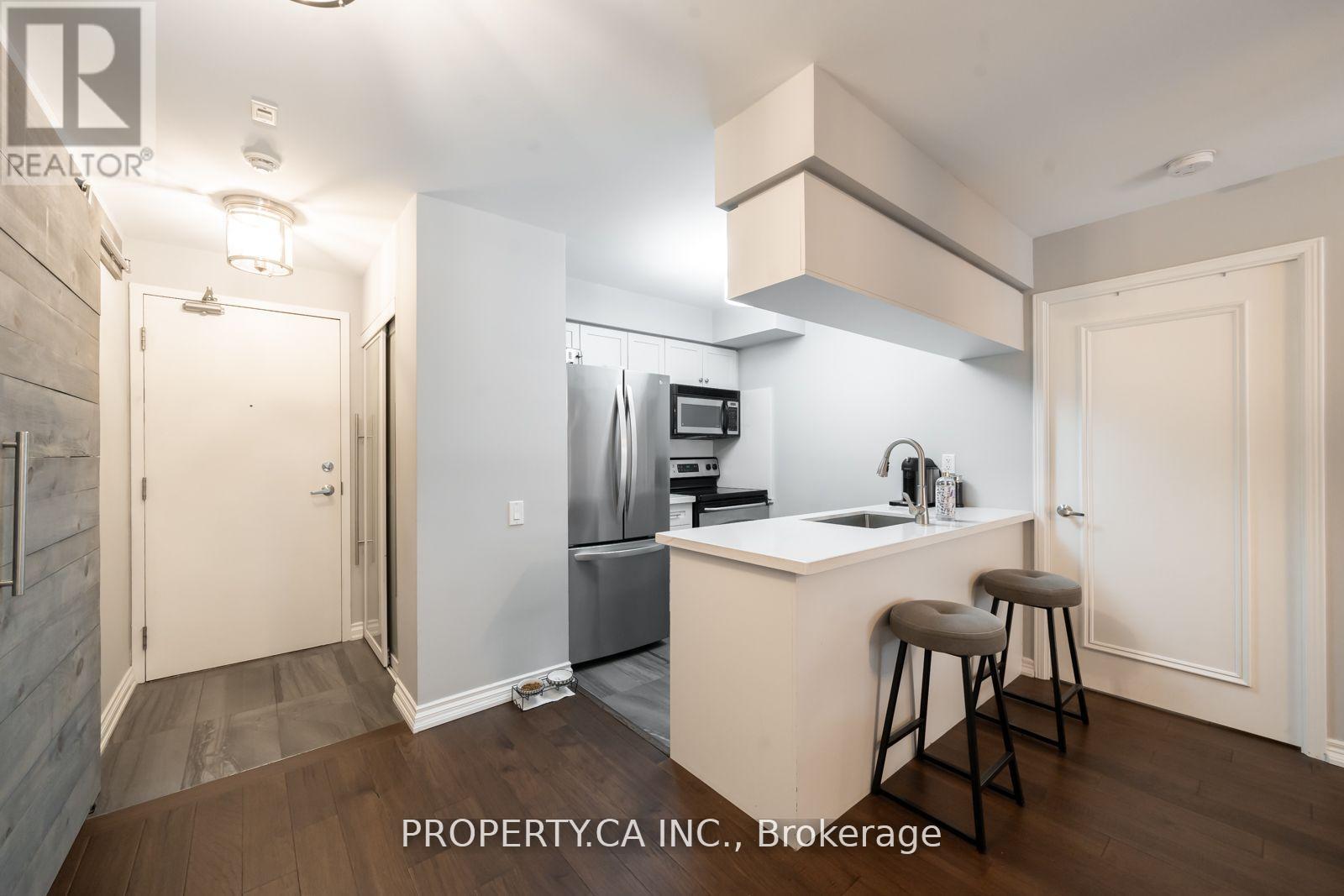 202 - 60 St Clair Avenue W, Toronto, Ontario M4V 1M1 - Photo 3 - C12471500