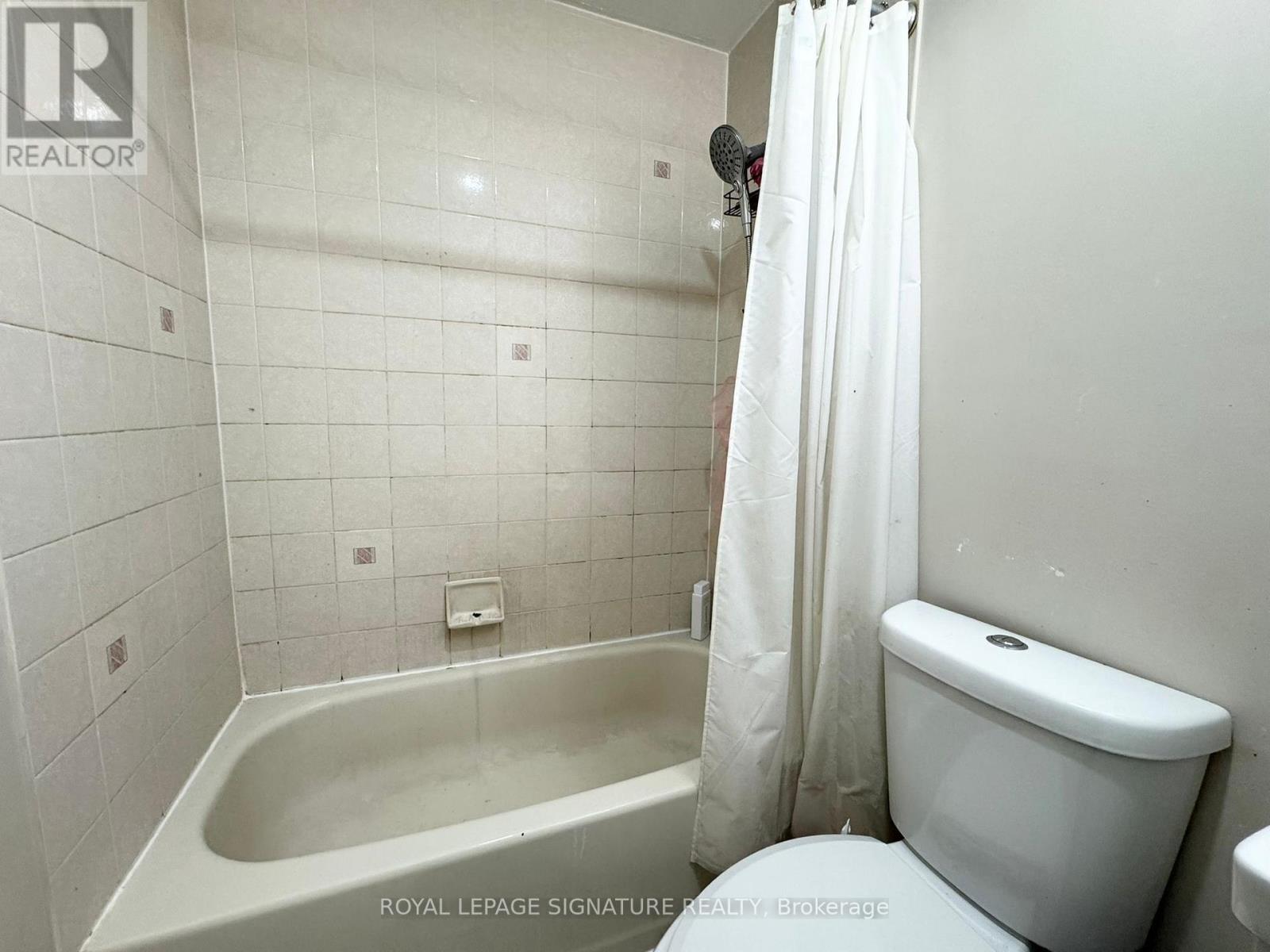 Upper - 13 South Well Place, Brampton, Ontario  L6E 4S8 - Photo 5 - W12500660