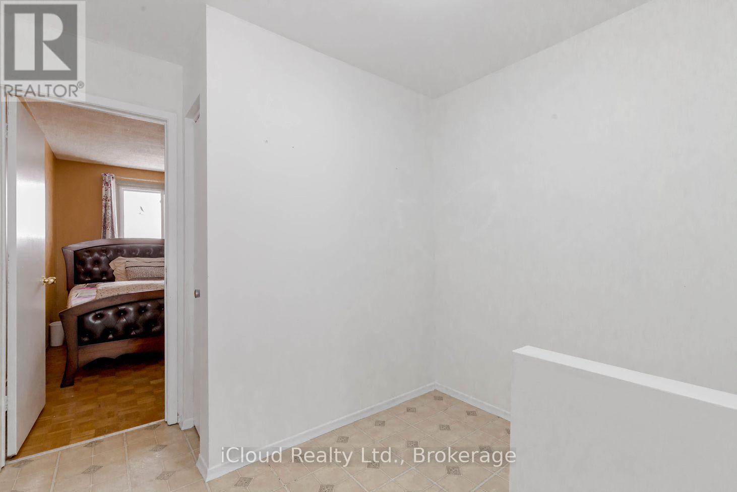 Unit 1 - 7406 Darcel Avenue E, Mississauga, Ontario  L4T 2X7 - Photo 16 - W12497808