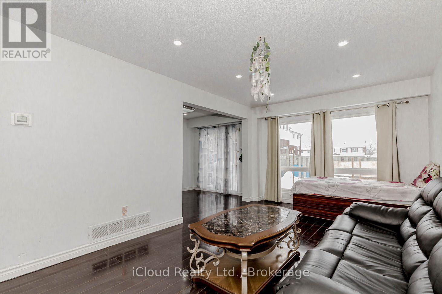 Unit 1 - 7406 Darcel Avenue E, Mississauga, Ontario  L4T 2X7 - Photo 9 - W12497808