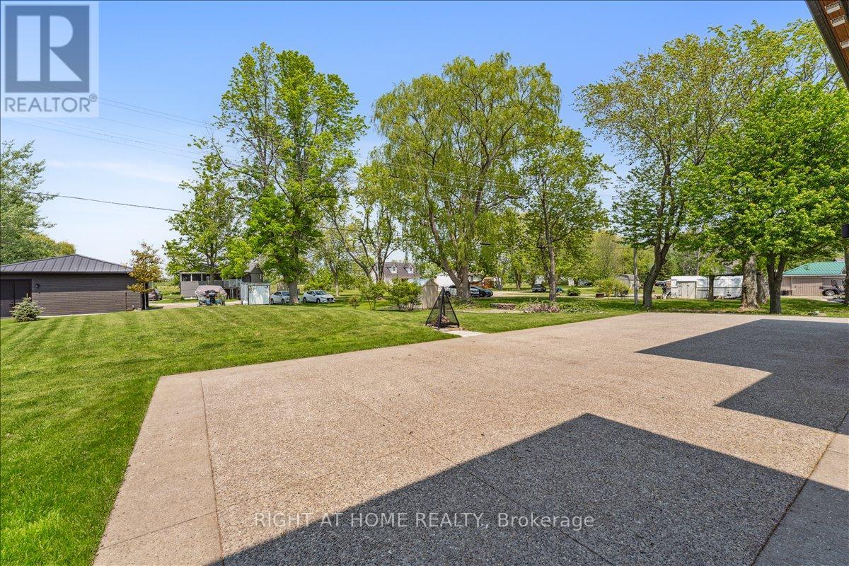 17 Bluewater Parkway, Haldimand, Ontario  N0A 1P0 - Photo 48 - X12500664