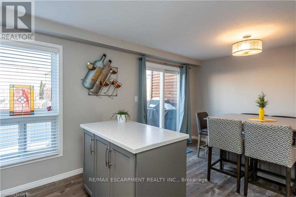 136 Donnenwerth Drive, Kitchener, Ontario  N2E 4C8 - Photo 11 - X12500696