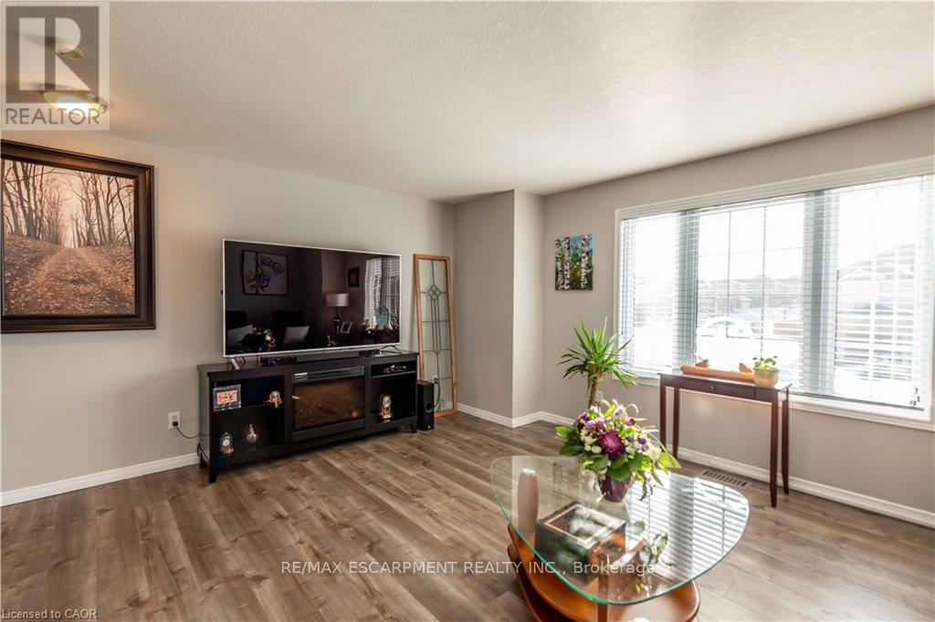 136 Donnenwerth Drive, Kitchener, Ontario  N2E 4C8 - Photo 13 - X12500696