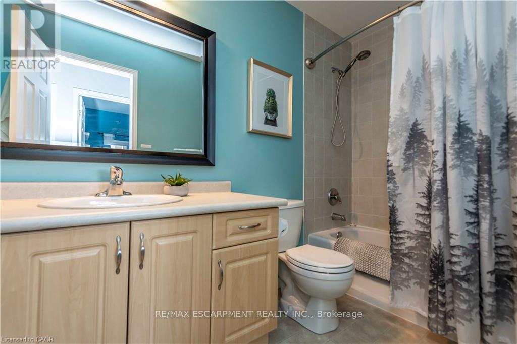 136 Donnenwerth Drive, Kitchener, Ontario  N2E 4C8 - Photo 19 - X12500696