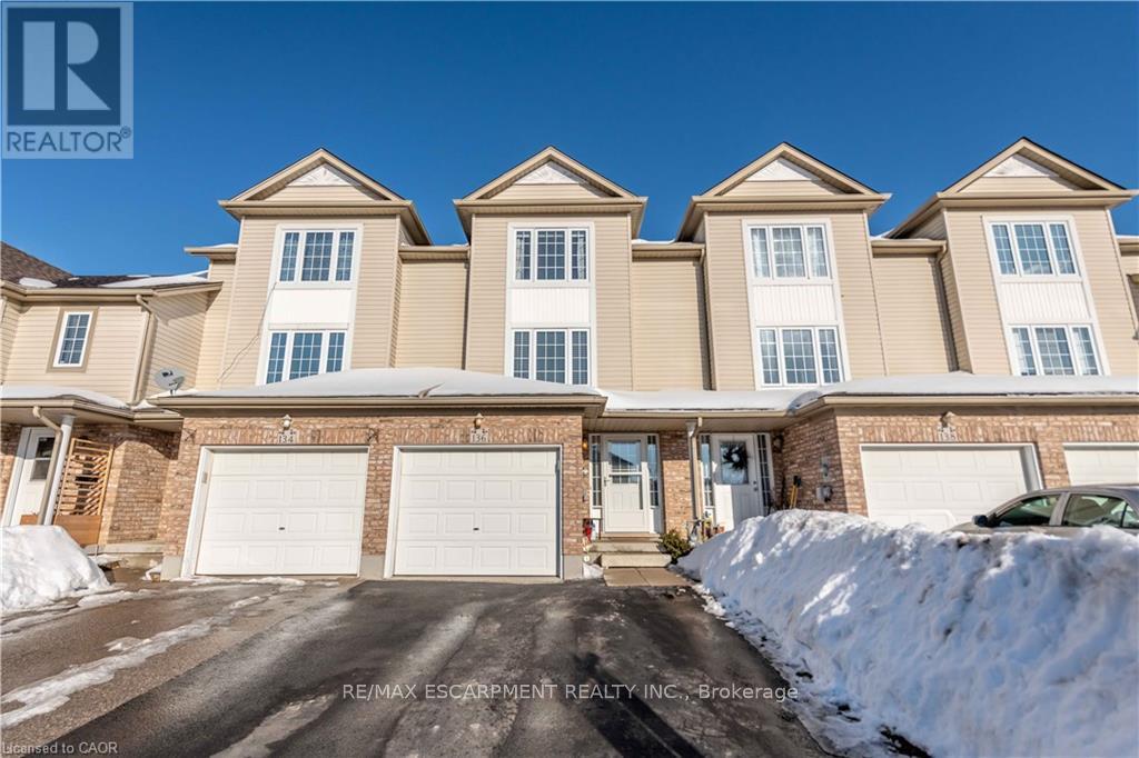 136 Donnenwerth Drive, Kitchener, Ontario  N2E 4C8 - Photo 2 - X12500696