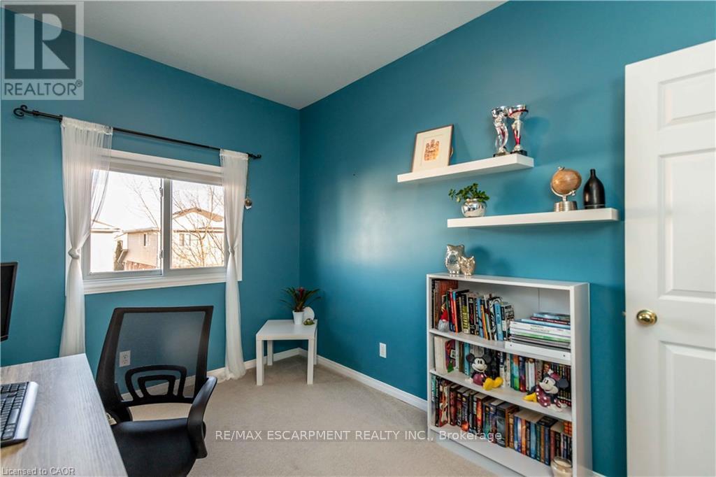 136 Donnenwerth Drive, Kitchener, Ontario  N2E 4C8 - Photo 21 - X12500696