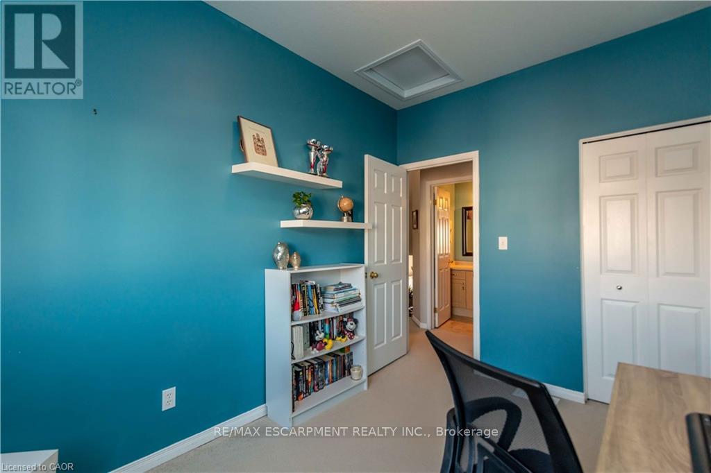 136 Donnenwerth Drive, Kitchener, Ontario  N2E 4C8 - Photo 22 - X12500696