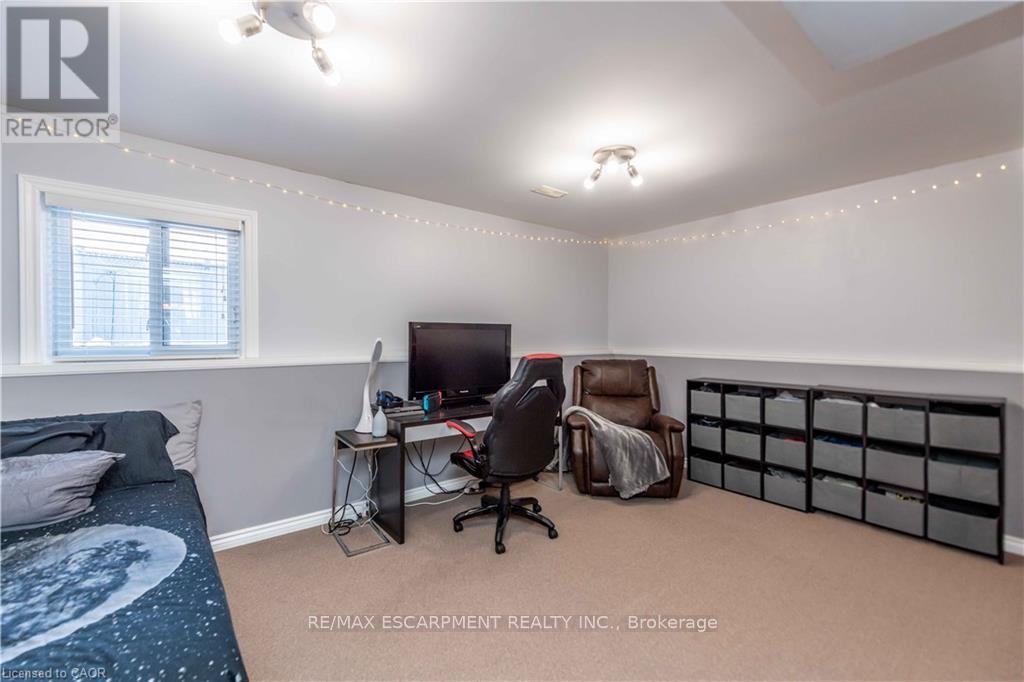 136 Donnenwerth Drive, Kitchener, Ontario  N2E 4C8 - Photo 28 - X12500696