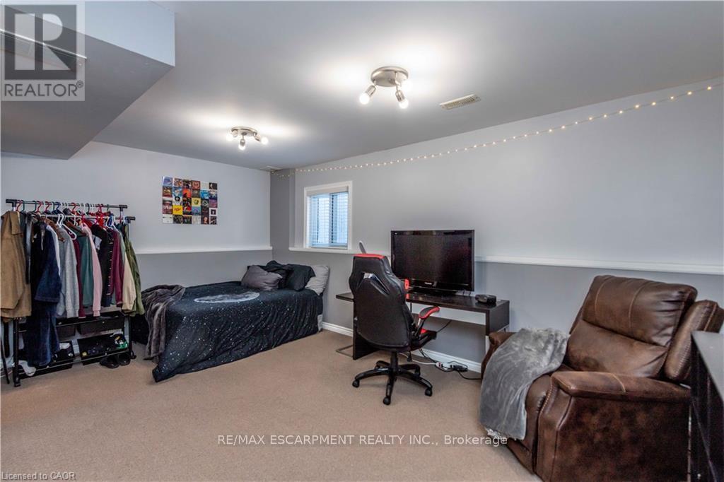 136 Donnenwerth Drive, Kitchener, Ontario  N2E 4C8 - Photo 29 - X12500696