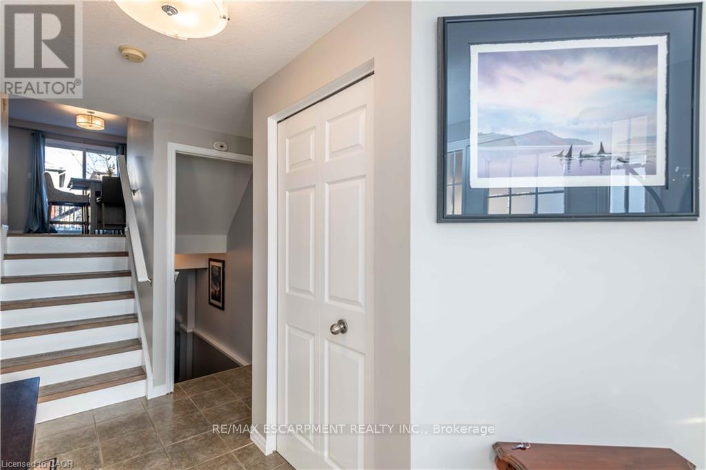 136 Donnenwerth Drive, Kitchener, Ontario  N2E 4C8 - Photo 4 - X12500696