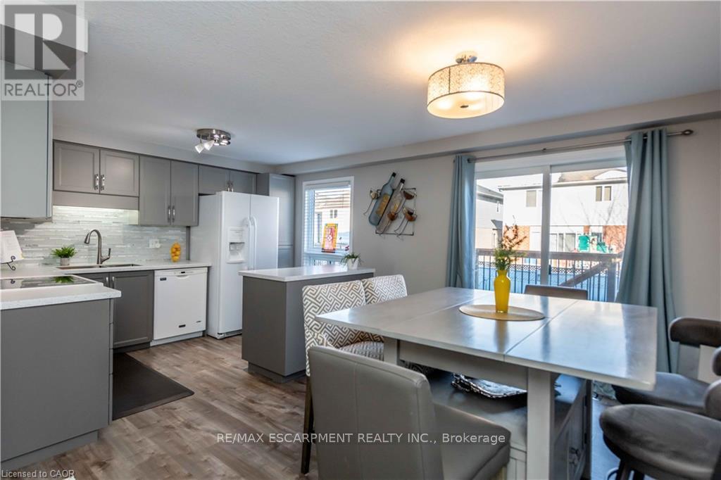 136 Donnenwerth Drive, Kitchener, Ontario  N2E 4C8 - Photo 5 - X12500696