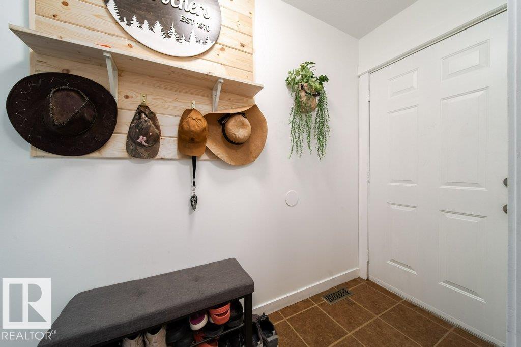 118 2 St W, Rural Wetaskiwin County, Alberta  T0C 0A0 - Photo 6 - E4464448