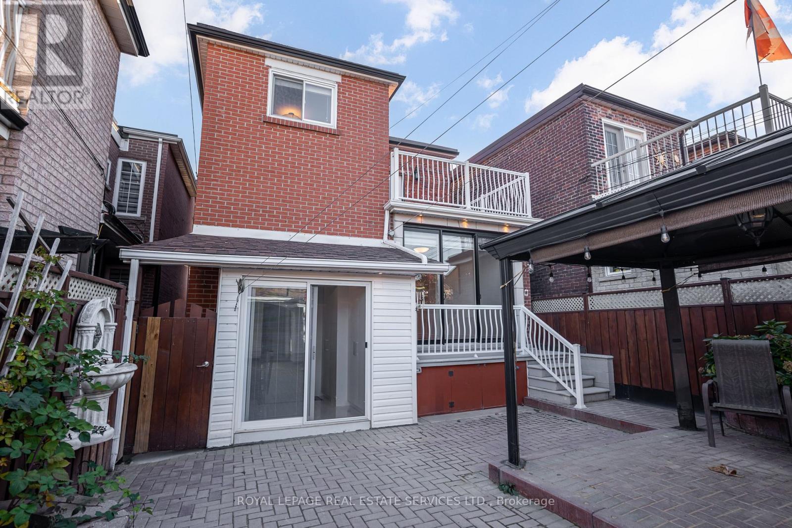 Main/lower B 2 Bed + Den - 94 Wallace Avenue, Toronto, Ontario  M6H 1T5 - Photo 28 - W12492354