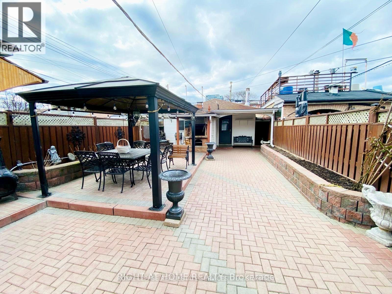 Main/lower-A-3 Bdrm - 94 Wallace Avenue, Toronto, Ontario  M6H 1T5 - Photo 31 - W12492362