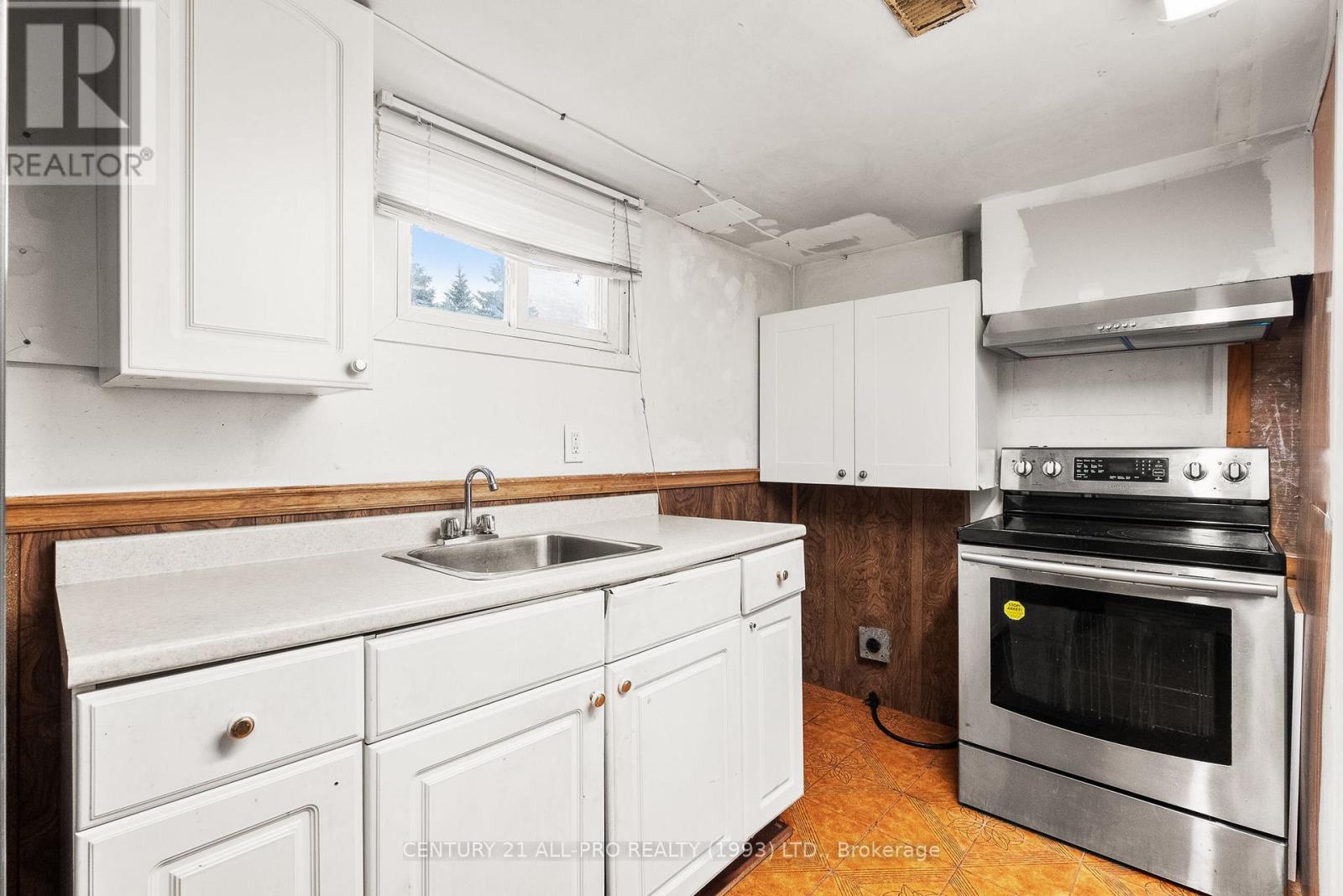 84 Goldsboro Road, Toronto, Ontario  M9L 1A7 - Photo 28 - W12478640