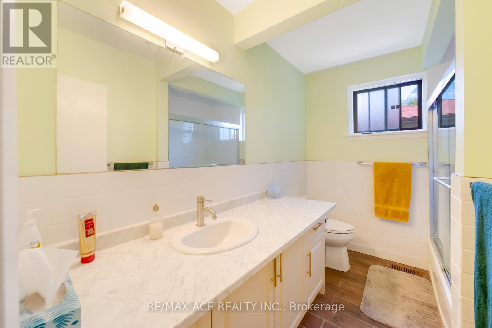 96 Invergordon Avenue, Toronto, Ontario  M1S 2Z2 - Photo 16 - E12500710