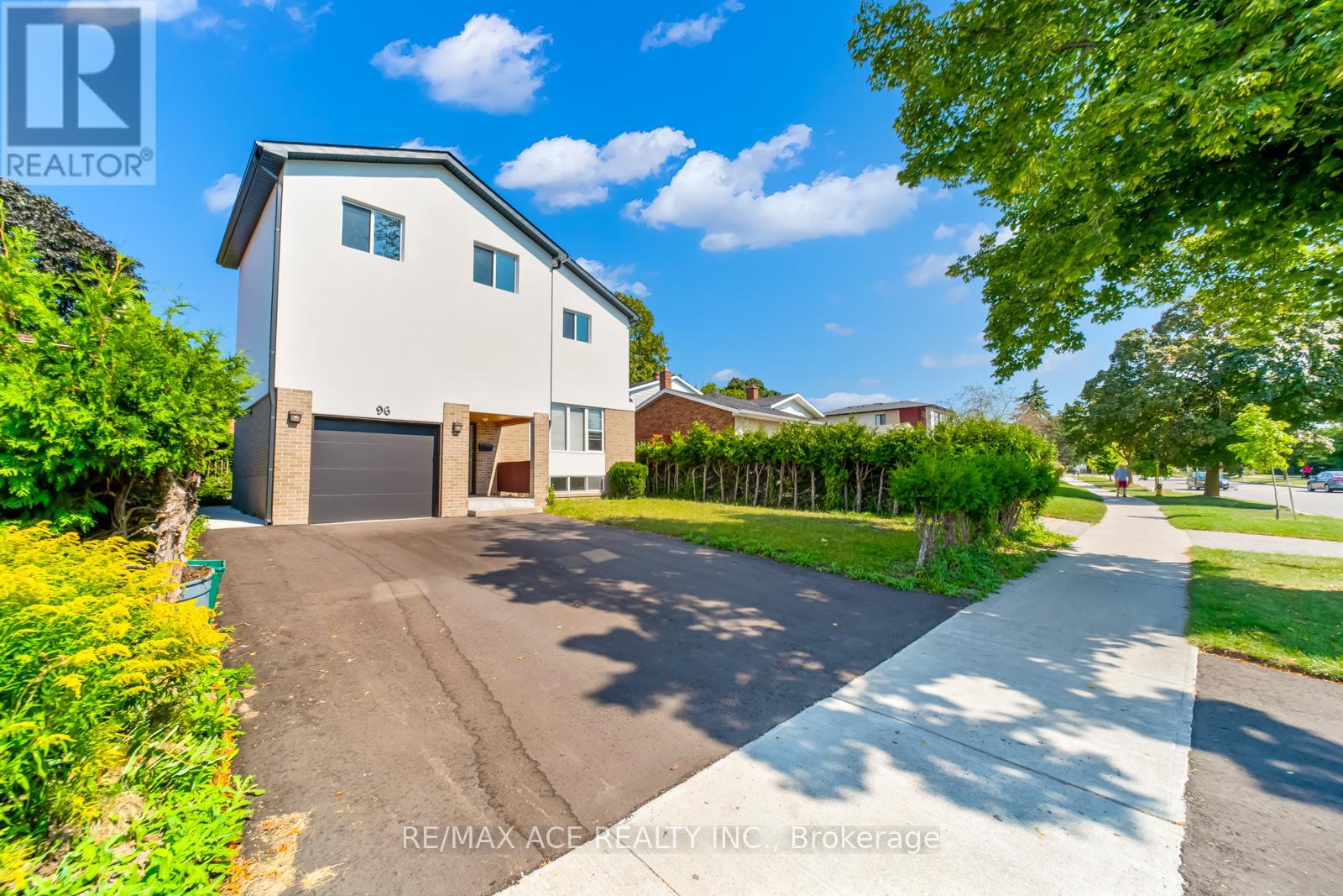 96 Invergordon Avenue, Toronto, Ontario  M1S 2Z2 - Photo 2 - E12500710