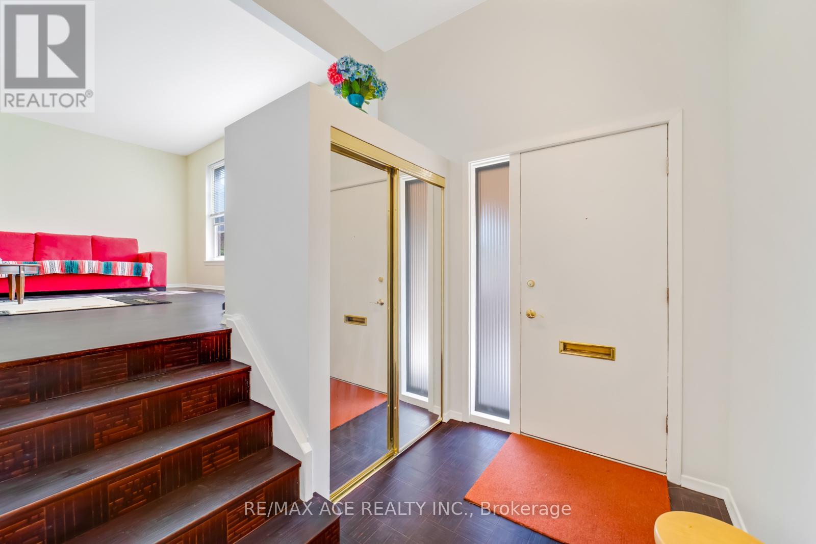 96 Invergordon Avenue, Toronto, Ontario  M1S 2Z2 - Photo 6 - E12500710