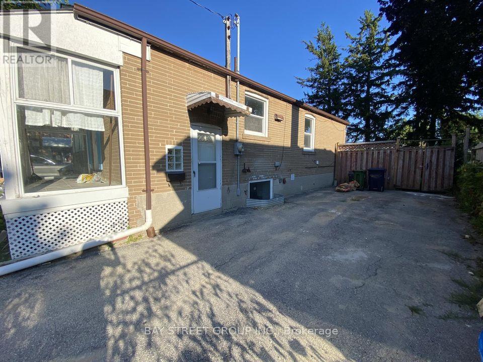 Lower - 11 Mcgregor Road, Toronto, Ontario  M1P 1C5 - Photo 9 - E12500722